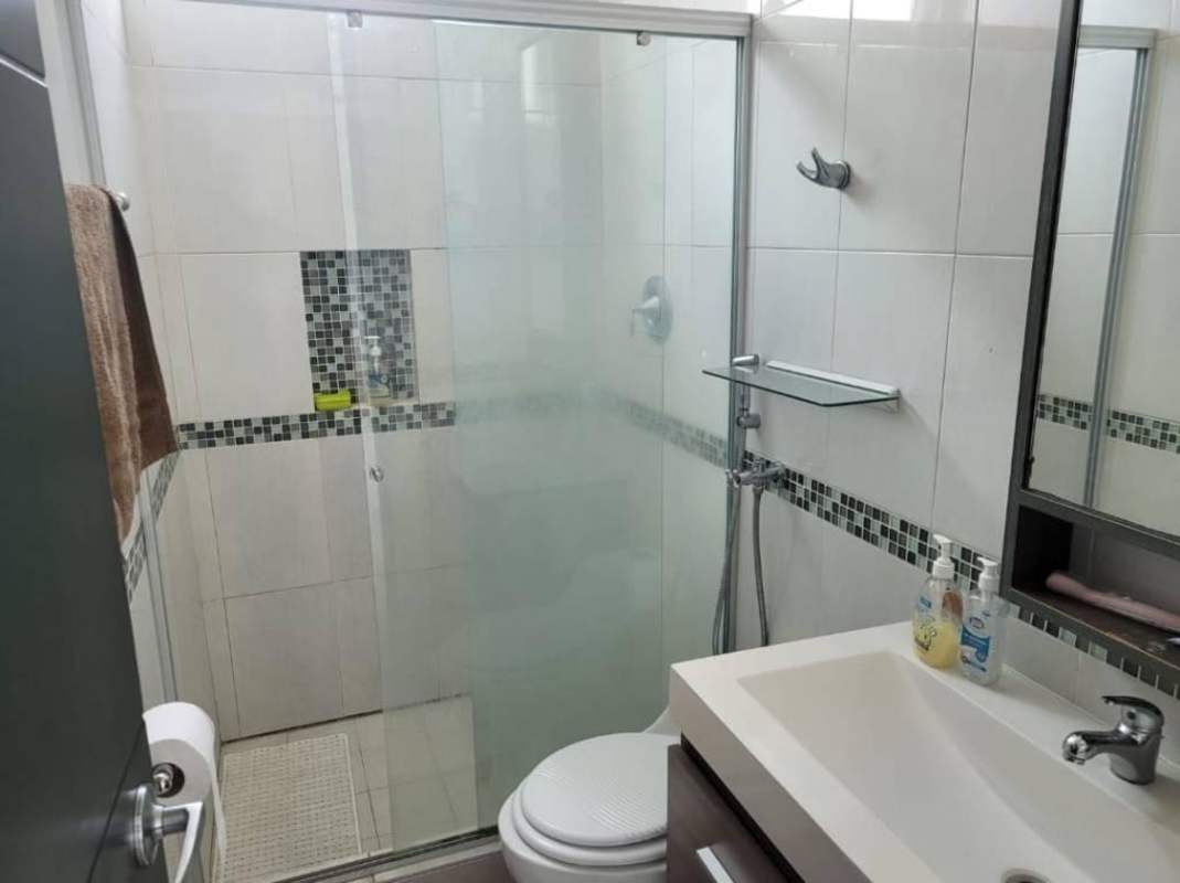 Compact modern kitchen in PH Vivendi 300 with refrigerator, stove, washer Edison Park Panama