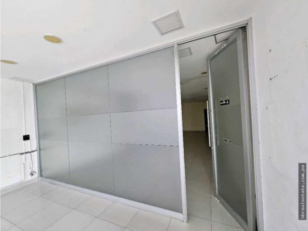 Wide interior layout of commercial space ready for customization in Midtown Plaza San Francisco Panama