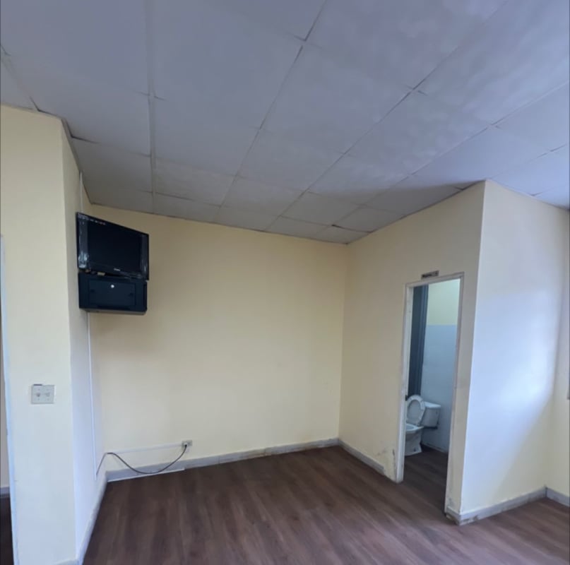 Interior basic studio space with bathroom and wall TV in warehouse for lease Chanis Panama City