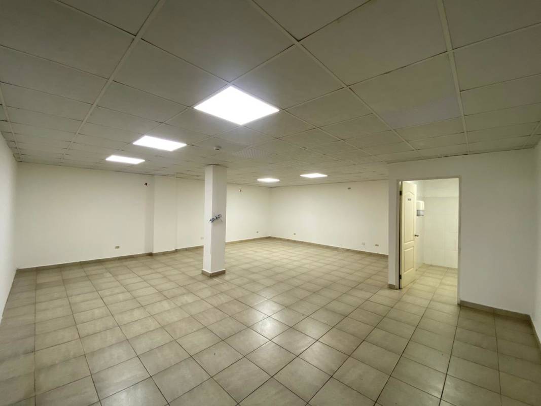 Basic tiled bathroom with toilet and sink in PH Valentina commercial space for rent Panama