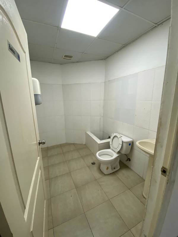 Simple bathroom with basic fixtures in commercial space PH Valentina Panama