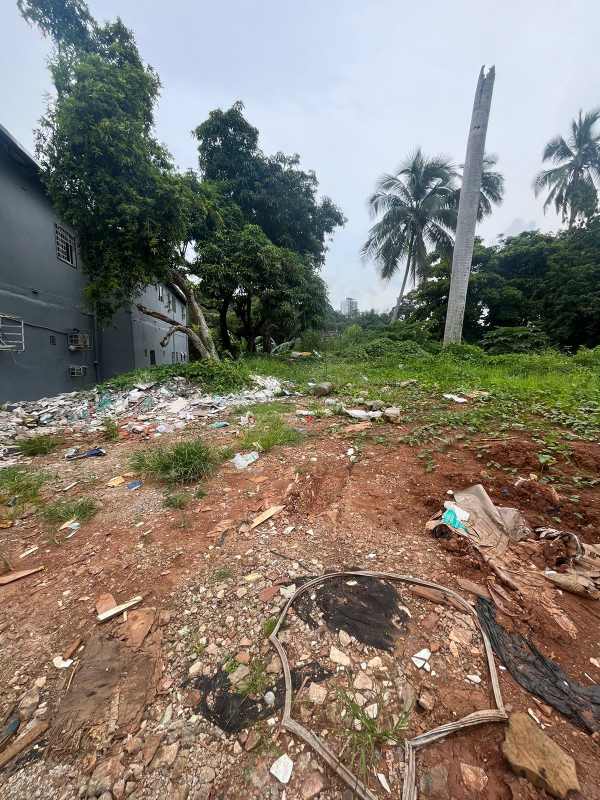 Large vacant lot with utility access and potential for high-rise or commercial use in Pueblo Nuevo Panama City