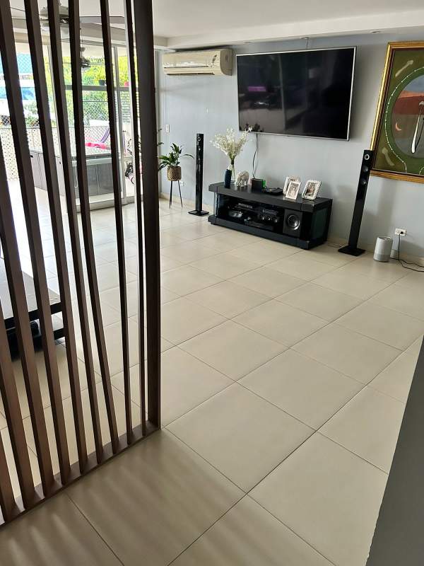 Spacious living room with access to large balcony PH Diplomatic Punta Paitilla