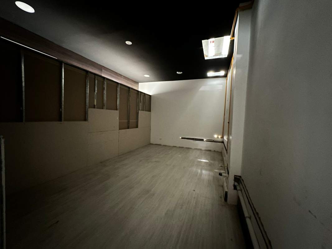 Commercial interior with spotlights and high ceilings in Plaza 66 Panama