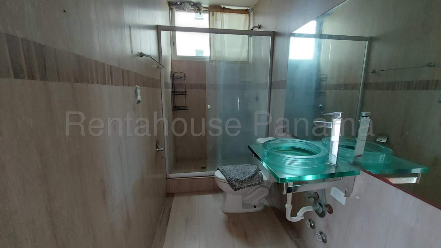 Master bedroom spacious floor-to-ceiling windows skyline view ensuite bath Sky Blue Tower San Francisco Panama