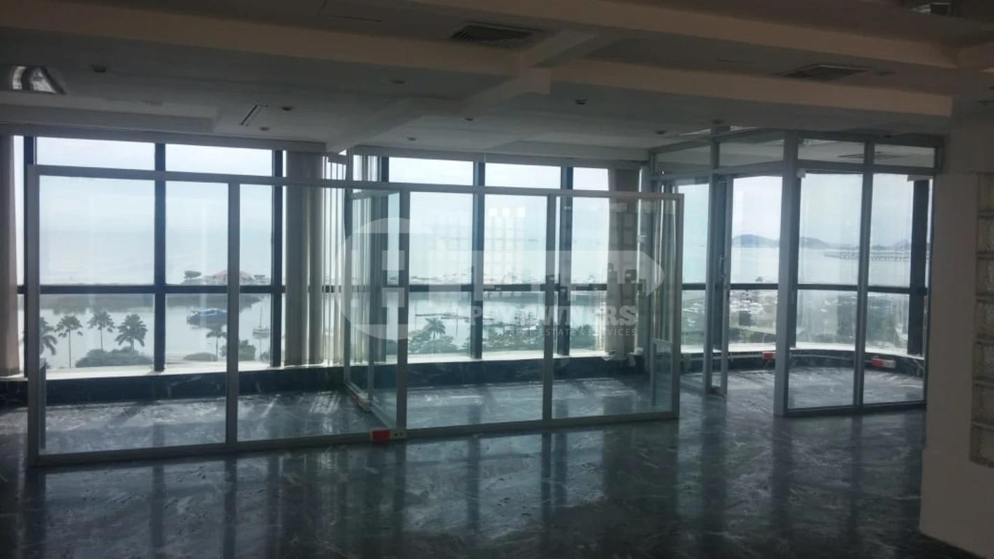 Executive oceanfront office space with marble floors in BAC Tower Avenida Balboa Panama