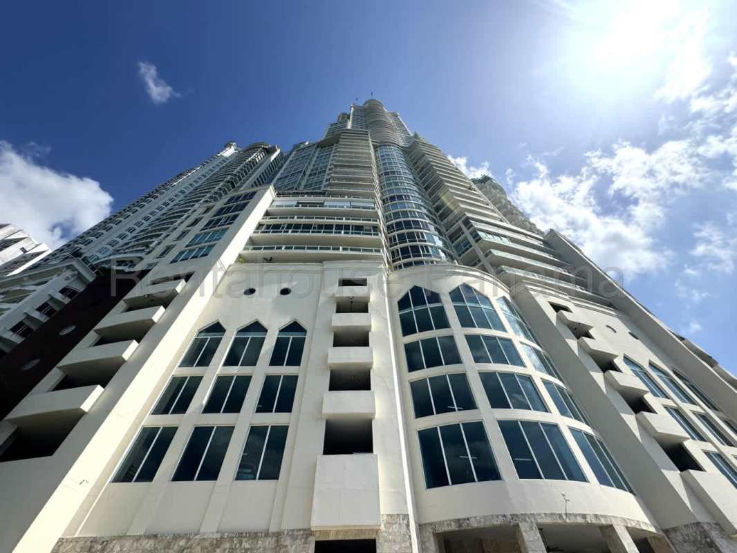 Spacious marble-finished luxury living room with Pacific ocean views PH Bahia Pacifica