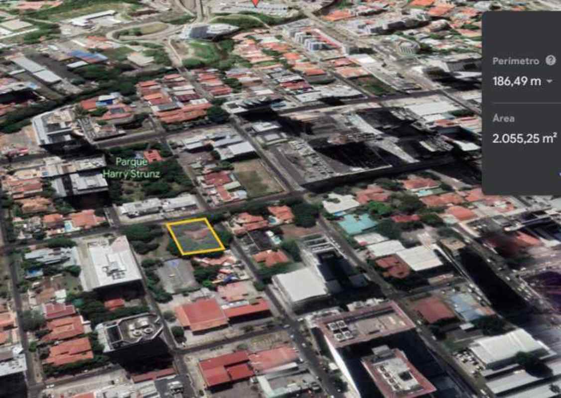 Corner Land plus House for Development in Obarrio 2056m²