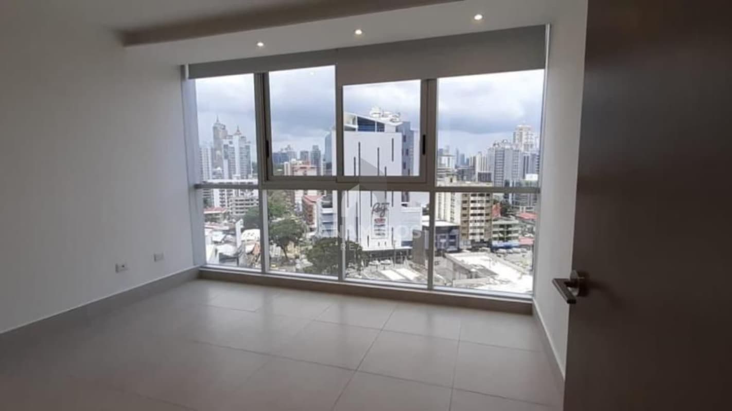 Bedroom with wardrobe, large windows and skyline view in PH Park City Obarrio Panama