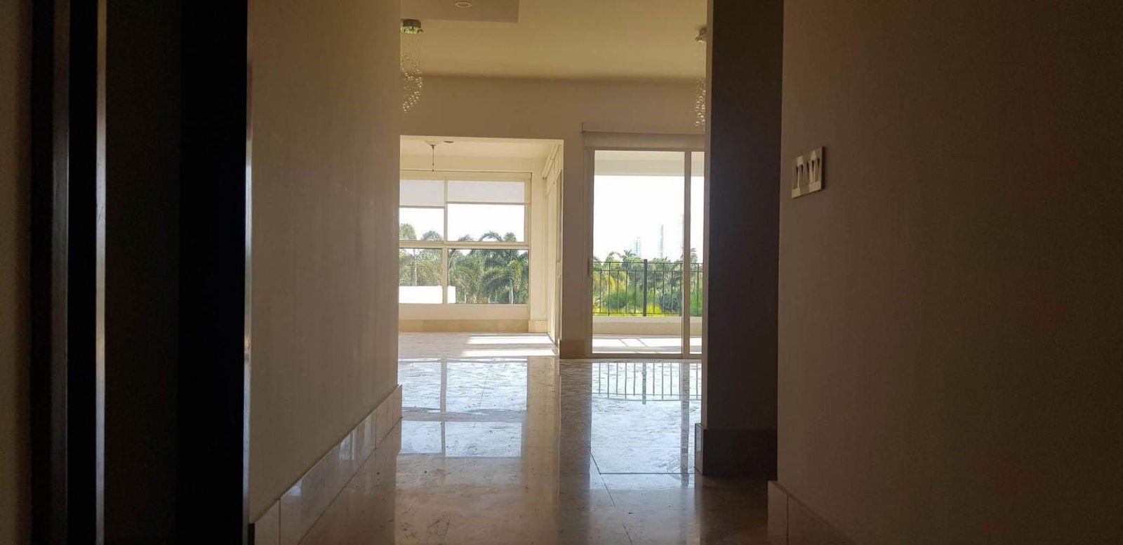 Covered balcony with panoramic golf view in PH Santa Maria Golf & Country Club Panama
