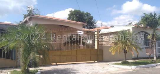 4BR Family House with Terrace in Sausalito Gardens La Chorrera