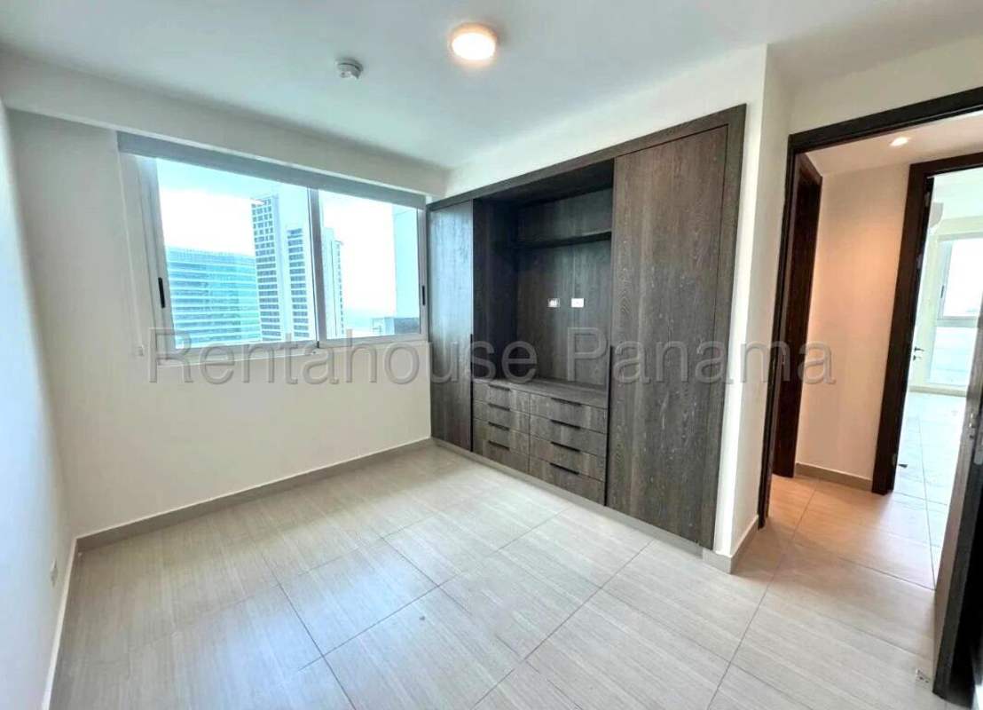 Equipped gym with panoramic city views large windows PH Asia condo Costa del Este Panama