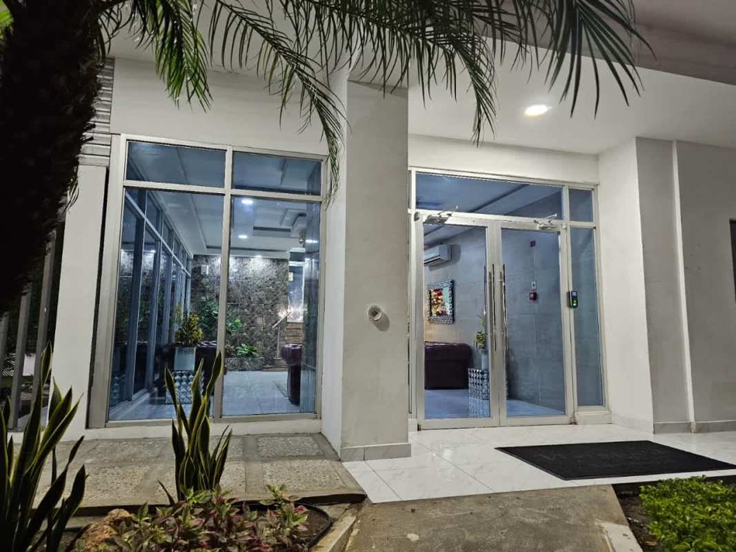 Glass entrance with lobby view at Vista Park Tower Carrasquilla Panama City