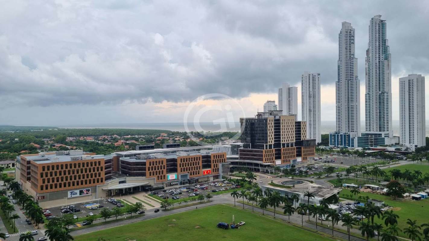 Elegant lounge with panoramic city view windows and pool table in PH Park View Costa del Este