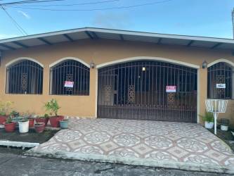 Remodeled kitchen with granite countertop, upper cabinets, double sink for sale Vacamonte Panama