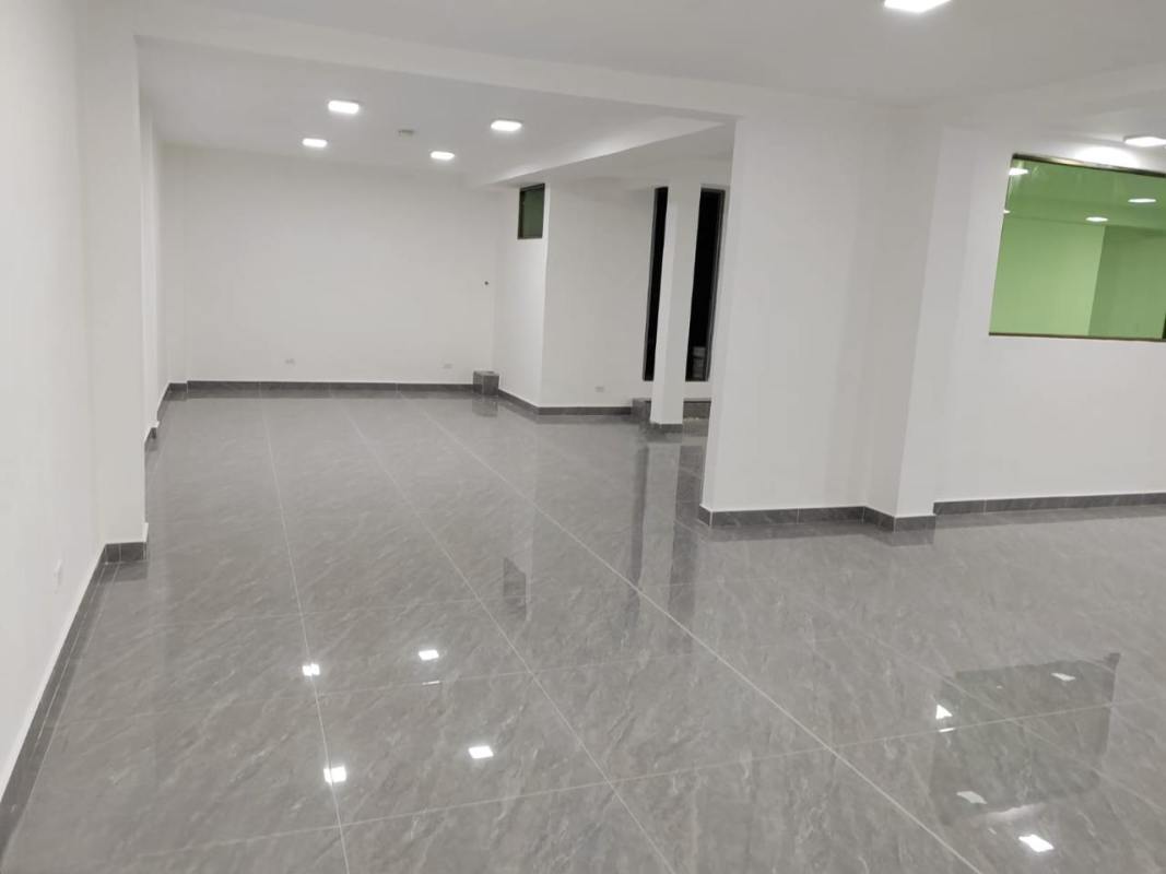 Open space commercial office with ceramic tiles and natural light San Francisco Panama