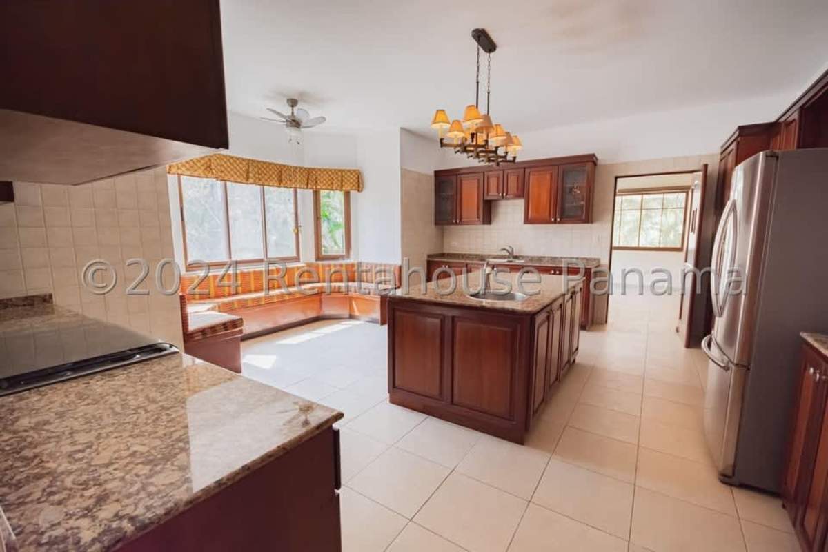 Spacious luxury bathroom double sink soaking tub walk-in shower Camino de Cruces Panama