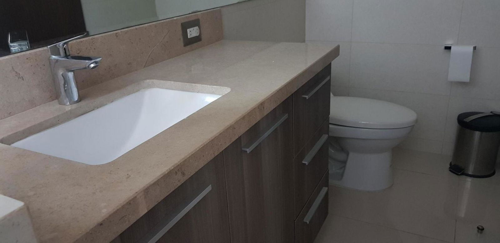 Spacious living room with balcony and seaviews at PH Oceanaire Costa del Este Panama