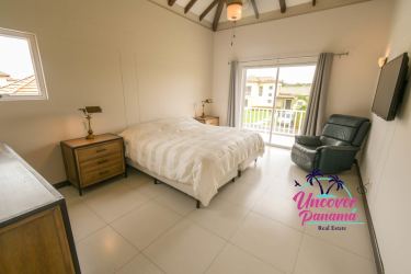 Private swimming pool surrounded by lush gardens in Costa Blanca Golf & Villas Royal Decameron Panama