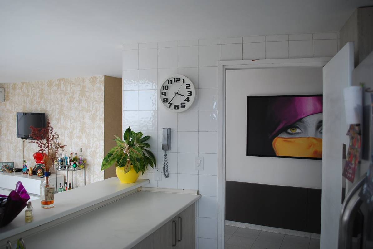 Modern apartment living room with panoramic windows, urban view at PH San Francisco Tower for sale