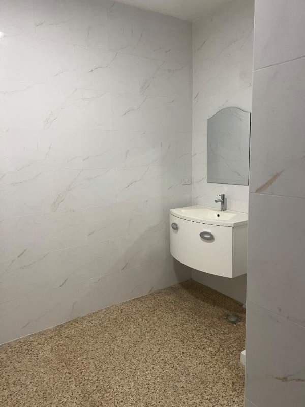 Bedroom featuring built-in wardrobe, open shelves and natural light in PH El Cangrejo El Cangrejo Panama City