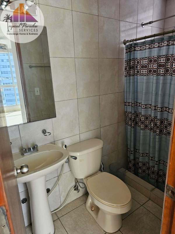 Contemporary open kitchen with granite countertop, stainless appliances PH Metropolitan Park Panama City