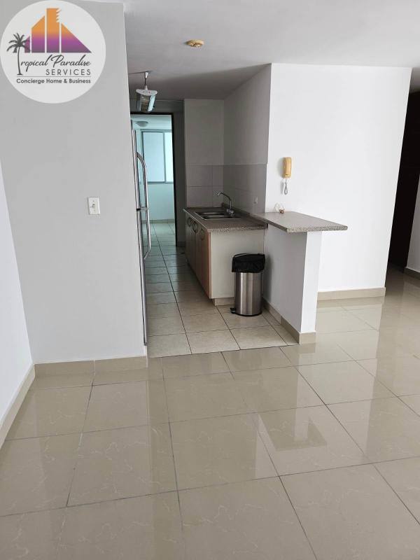 Contemporary bathroom with tiled walls pedestal sink in PH Metropolitan Park Panama City