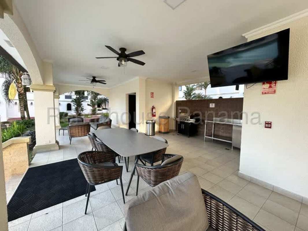 Contemporary kitchen granite counters Embassy Village Panama for rent