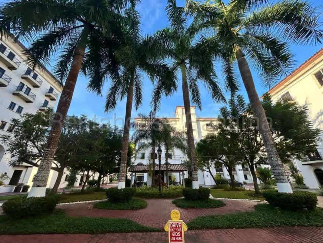 Community tennis court Embassy Village Clayton Panama rental apartment amenities