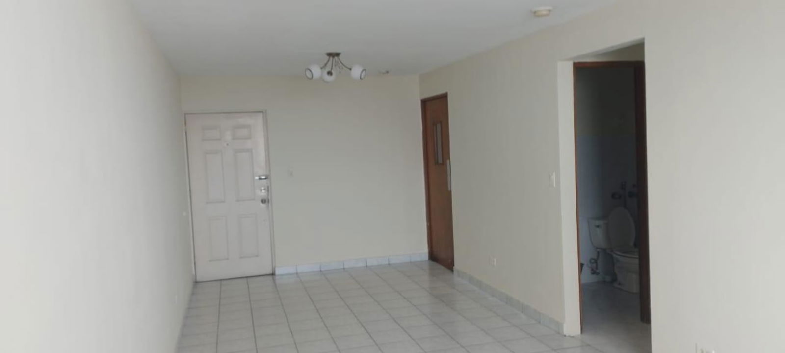 Bright apartment entrance with tiled floor hallway PH Torres del Sol Panama City