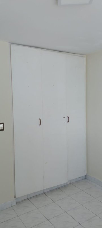 Simple bedroom with built-in closet and tile floors PH Torres del Sol Panama City