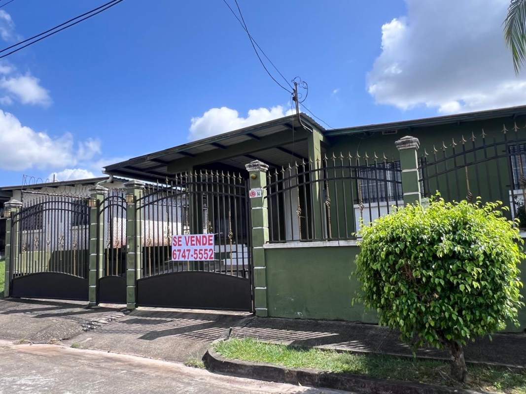 Traditional kitchen with granite counters, mahogany wood, wine rack in Las Cumbres Panama
