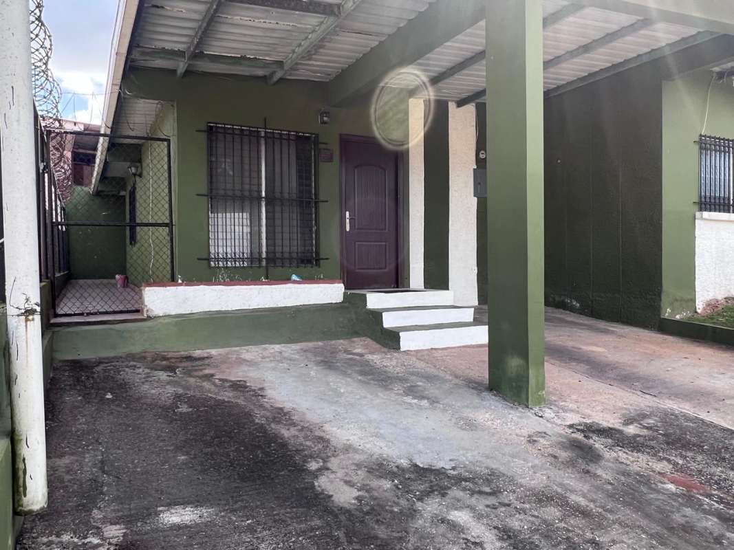 Large covered outdoor terrace patio space in Residencial Montserrat Las Cumbres