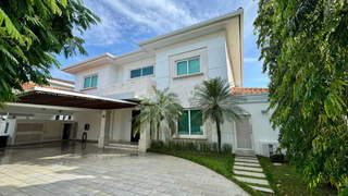 Single-family luxury house for Sale in Costa del Este - 4 bedrooms