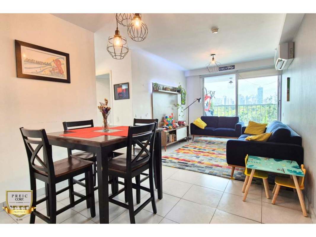 Bedroom with large window and closet in PH Solok Parque Lefevre Panama