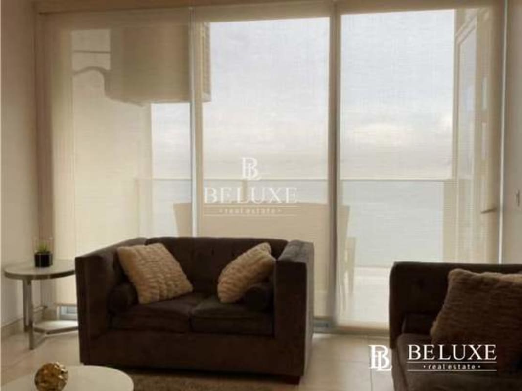 Bedroom with floor-to-ceiling windows, ocean view apartment PH Waters on the Bay Avenida Balboa