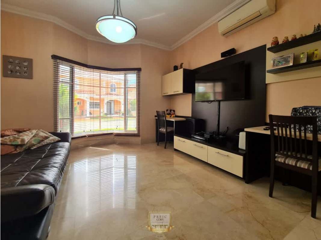 Luxury backyard with pool, jacuzzi, artificial turf and gazebo Costa del Este Panama