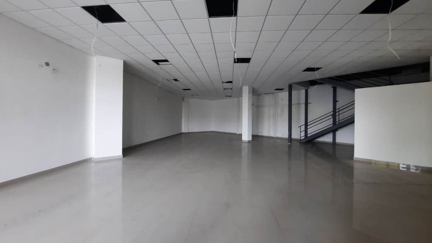 Spacious modern commercial interior with tiled floors in La Gran Estación Pueblo Nuevo Panama City