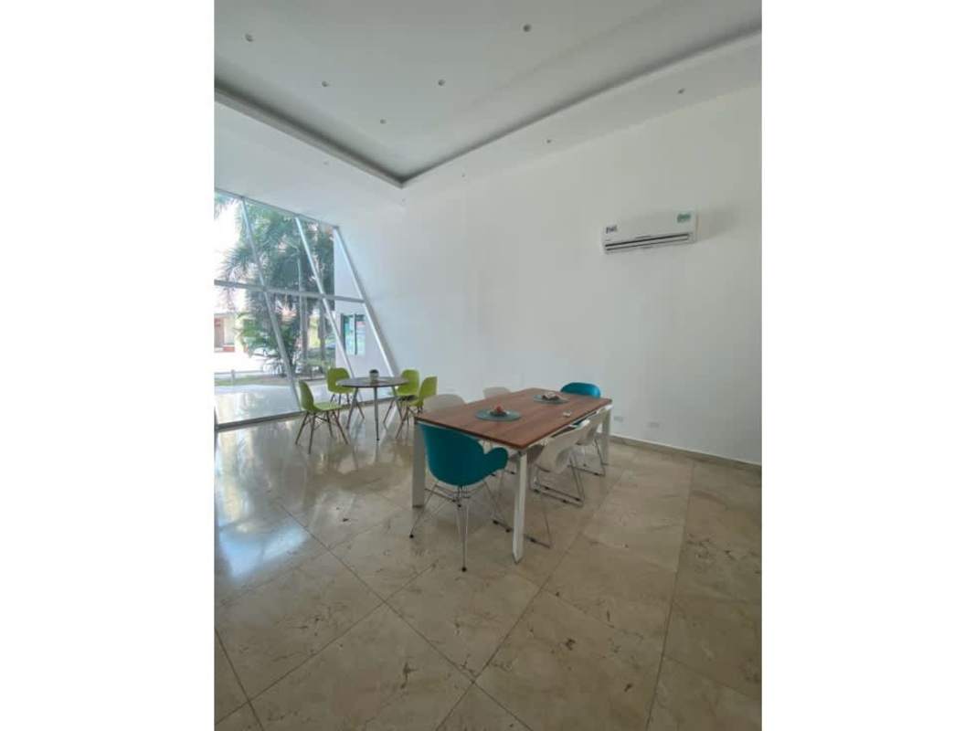 Modern gym with cardio machines and weights in PH Sky Park Panama