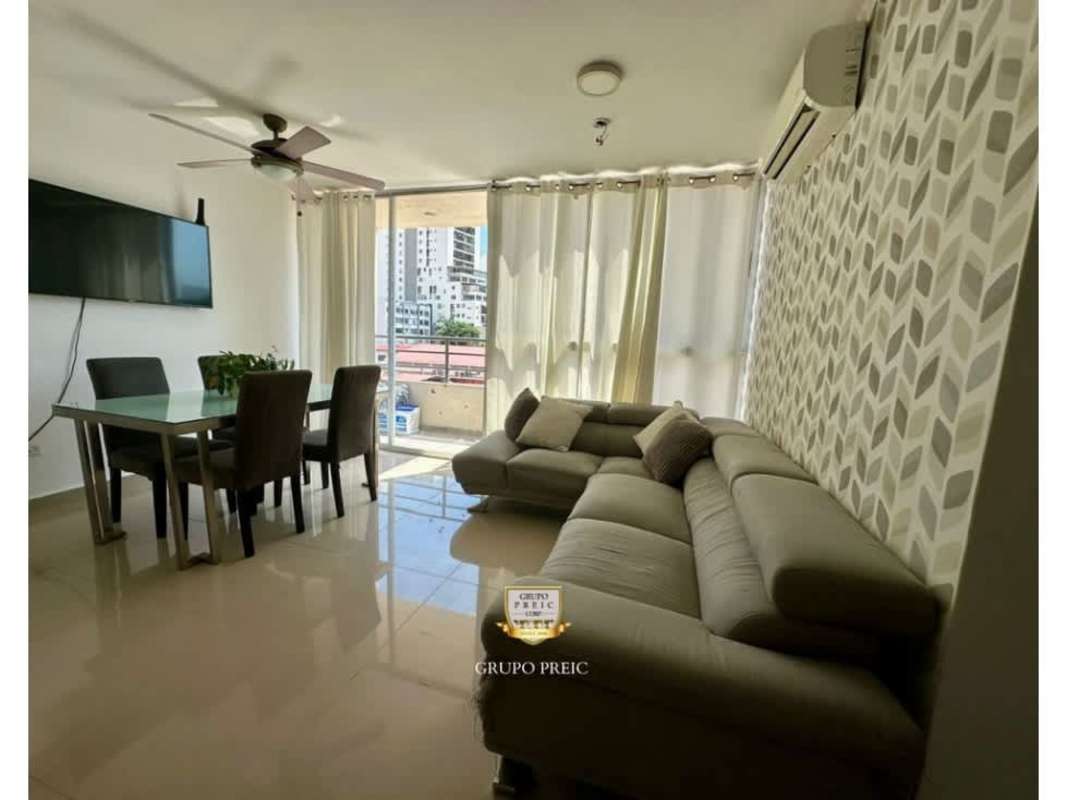 Rooftop swimming pool and jacuzzi with lounge deck at PH Sky Park Panama City