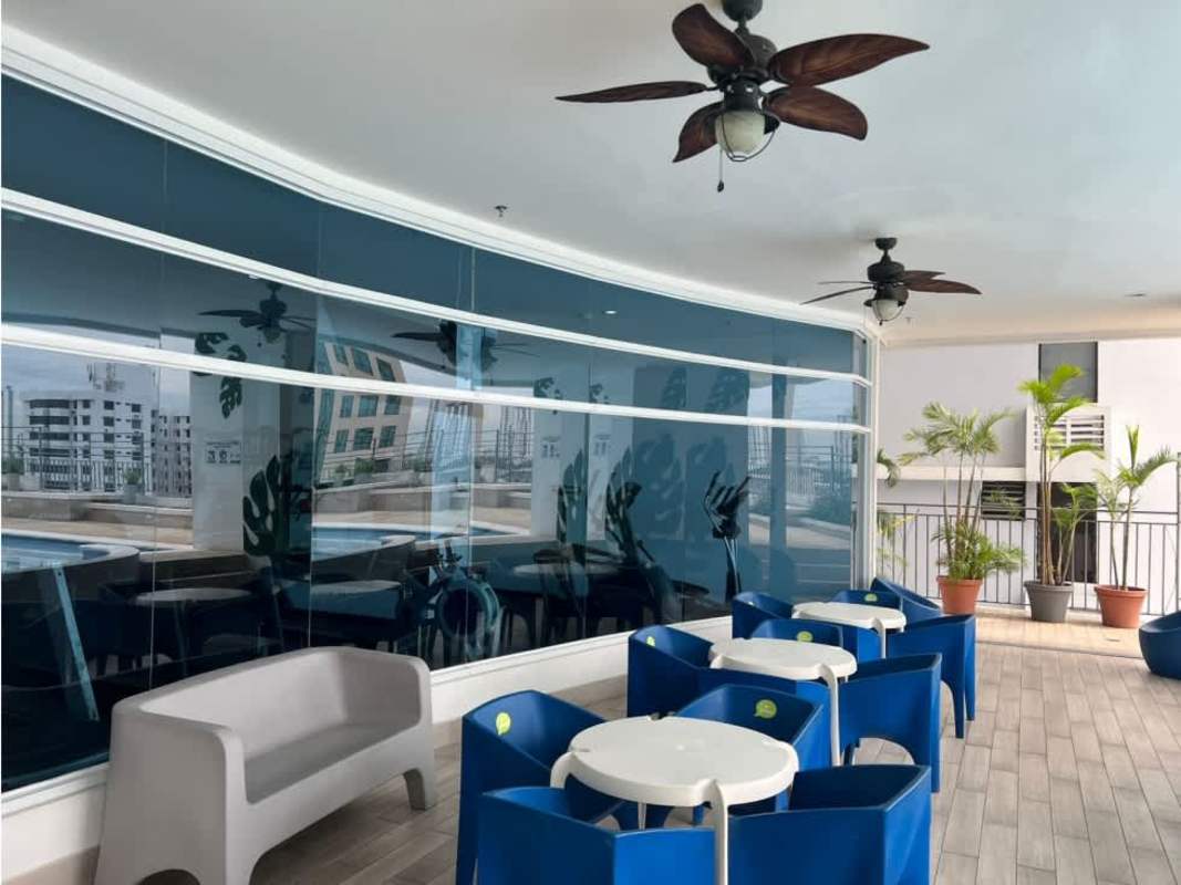 Rooftop infinity pool with panoramic Panama City skyline view PH Premium Tower San Francisco