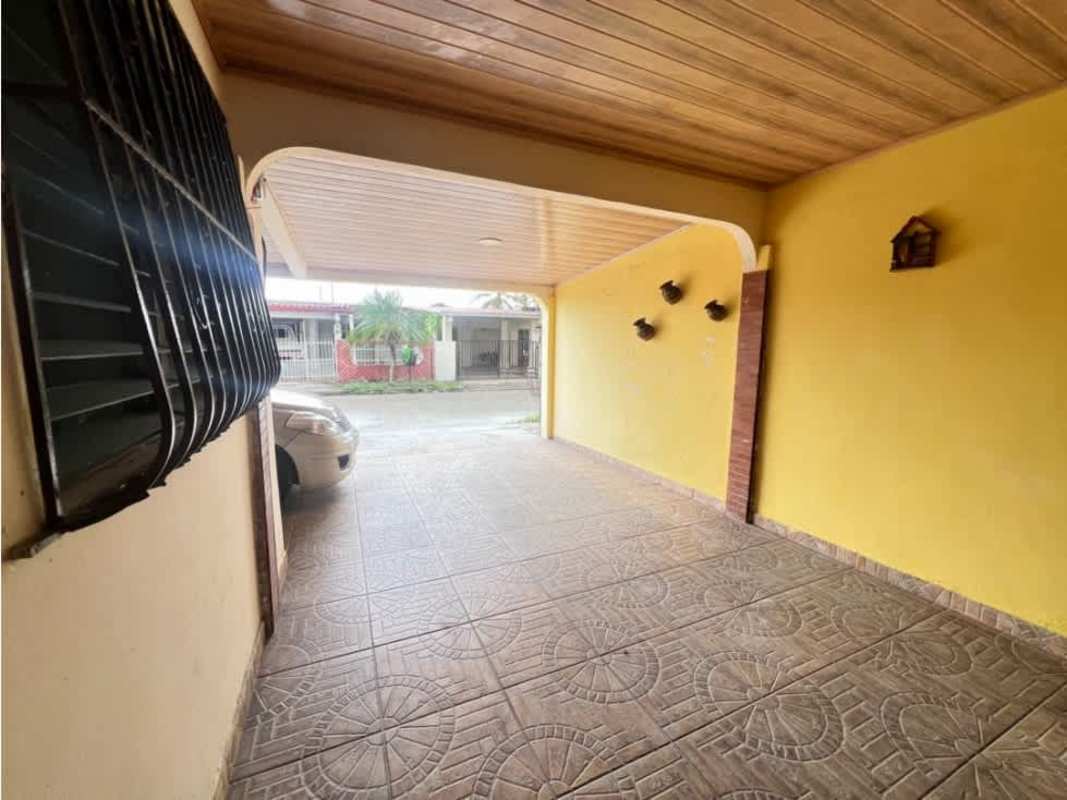 Simple bathroom with pedestal sink, wall mirror, ceramic tile Campo Limberg Panama