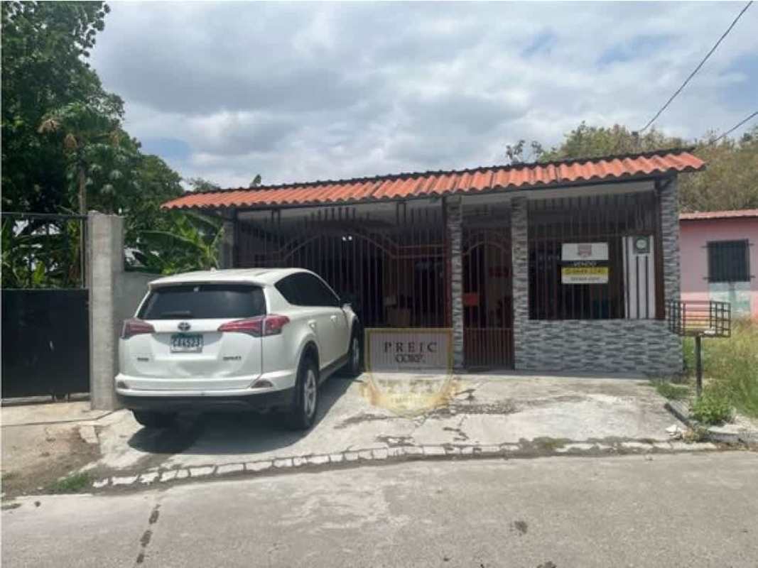 House with front terrace, tiled roof, carport and gate in Panama City Tocumen area