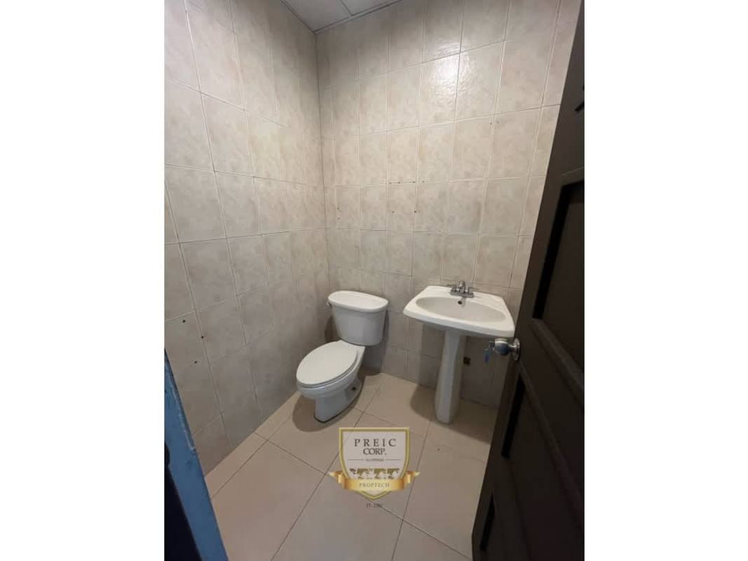 Minimalist office room with AC and tiled floor in Plaza Conquistador, Vía Domingo Díaz Panama