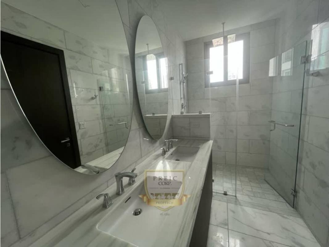 Expansive luxury living room with marble flooring and ocean views at PH The Point Punta Paitilla