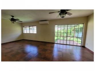 Bedroom with built-in closet, split AC, and large window in Panamá Pacífico house for sale