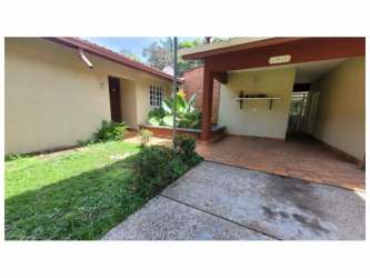 Outdoor covered terrace and green backyard of house in Panamá Pacífico ideal for BBQ