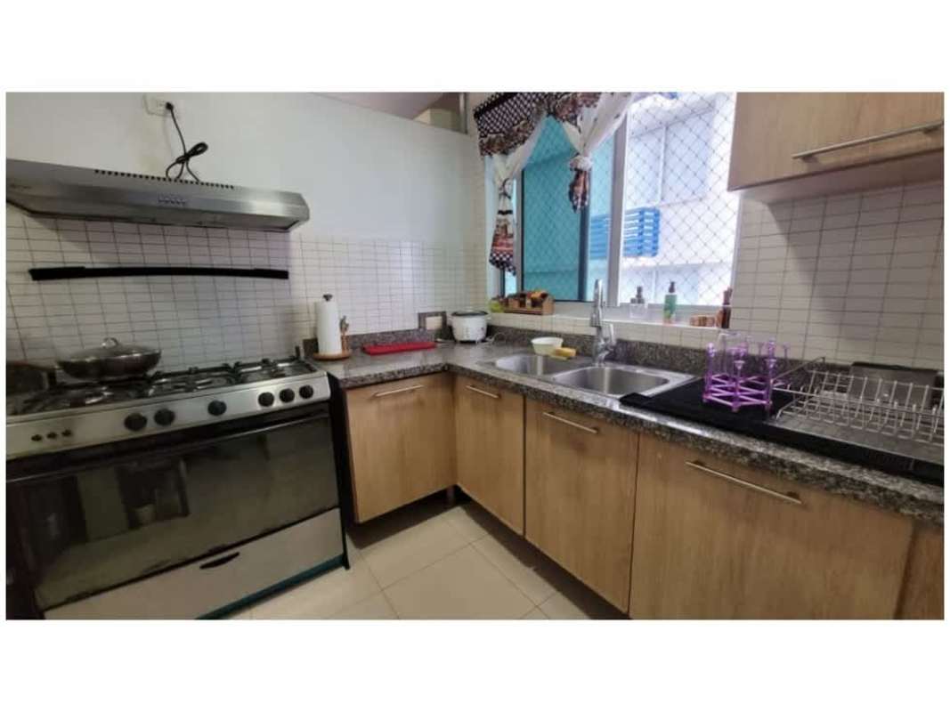 Spacious bedroom city view, built-in closet, large window PH TAO San Francisco