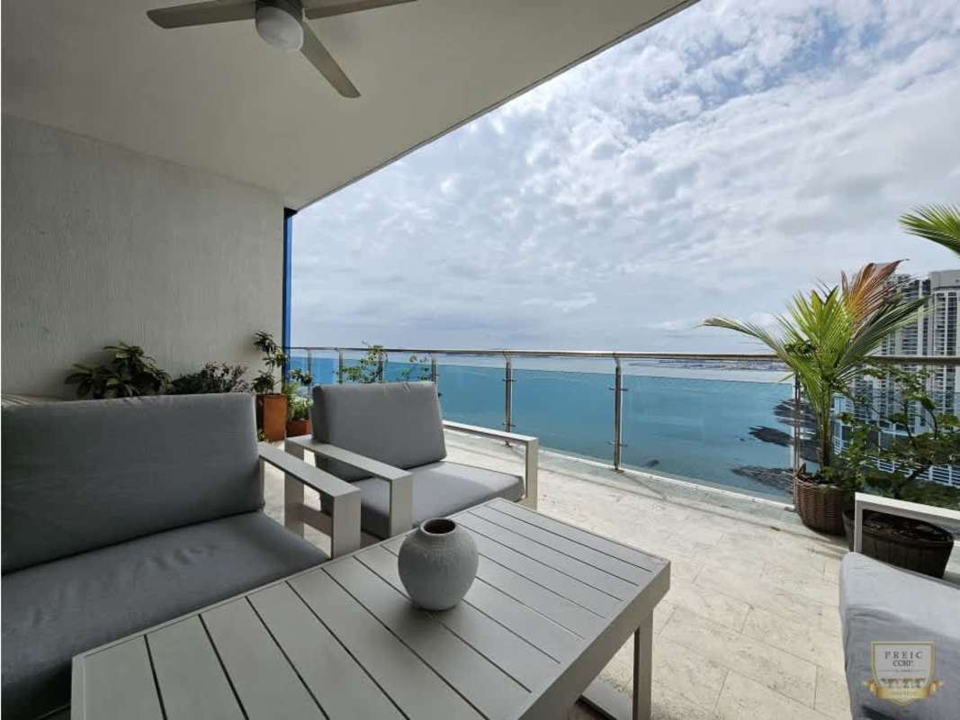 Panoramic balcony with glass railings, skyline and Pacific Ocean views at PH Aqualina Panama City