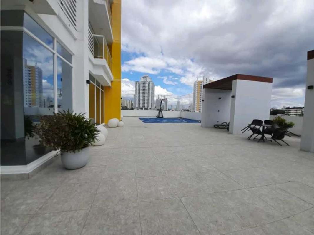 Kitchen with granite countertops, spacious cabinetry PH Metropolitan Park Carrasquilla